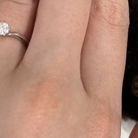 【アイプリモ(I-PRIMO)の口コミ】 彼が選んでくれた婚約指輪は、シンプルながらも上品なデザインで、ダイヤ…