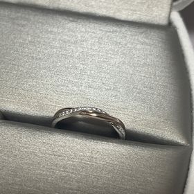 【I's stone(アイズストーン)の口コミ】 ウェーブ感が可愛く、重ね付けしても邪魔にならないデザインでした。また…