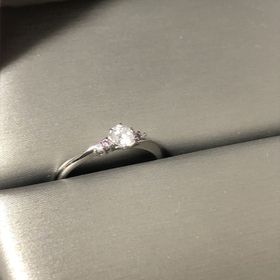 【I's stone(アイズストーン)の口コミ】 一目惚れしたデザインでした。
他店舗でも数多くの指輪を見てきましたが、…