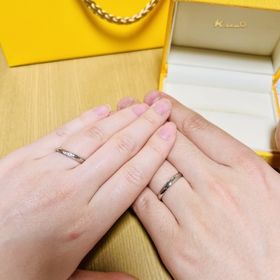 【ケイウノ ブライダル(K.UNO BRIDAL)の口コミ】 ダイヤが5個付いていて派手すぎず地味すぎず、気に入っています。一見シン…