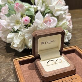 【TANZO.(鍛造指輪)の口コミ】 フルオーダーで自分たちの好みに合った指輪を作ることができました。プラ…