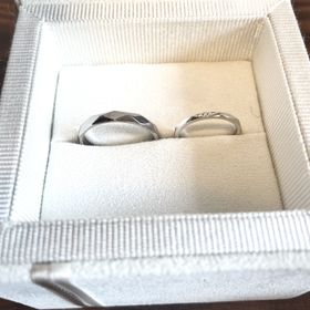 【AMOUR AMULET(アムール・アミュレット)】の口コミ まず初めにどんなものを購入するかとても迷っていました。
自分の結婚指輪...