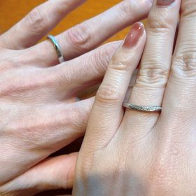 【TRECENTI(トレセンテ)の口コミ】 ウェーブのデザインが指に合っていた。
ダイヤモンドの石の数が多くキラキ…