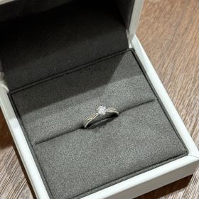 【ECRIN(エクラン)】の口コミ 長時間着用していても違和感がない着用感。
周りのミル打ちデザインと鏡面...