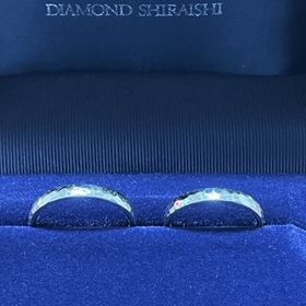 【銀座ダイヤモンドシライシの口コミ】 つち目加工を選びました。光の当たり具合で見えかたが違ったくるところが…