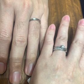 【4℃ BRIDAL(ヨンドシーブライダル)の口コミ】 プロポーズされた次の日に指輪を見に行きました。スタッフの方に現在のニ…