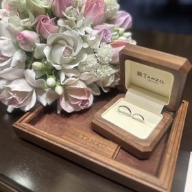 【TANZO.(鍛造指輪)の口コミ】 槌目とツイストされている箇所が半分半分に加工されているのであまり他の…