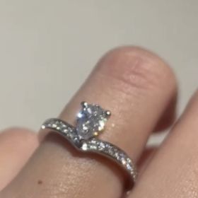 【ショーメ(CHAUMET)の口コミ】 ジョゼフィーヌコレクションに憧れがあり、候補のひとつでした。存在感の…