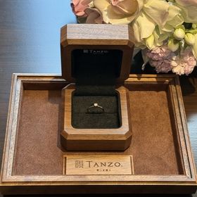 【TANZO.(鍛造指輪)の口コミ】 木製のジュエリーボックスとトレイが非常に上質で、贈り物としての特別感…