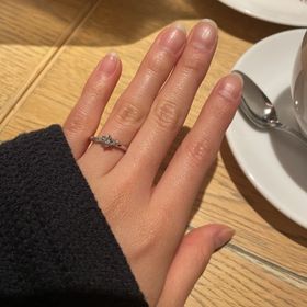 【銀座ダイヤモンドシライシの口コミ】 価格は比較的リーズナブルであり、デザインがとても素敵でした。ウェーブ…