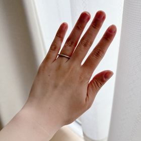 【ケイウノ ブライダル(K.UNO BRIDAL)の口コミ】 婚約指輪に木目調のデザインでストレートタイプのものをいただいたので、…