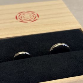 【出雲結(いずもゆい)の口コミ】 指がスリムでは無いので、付けていてスッキリ見えるデザインを探していた…