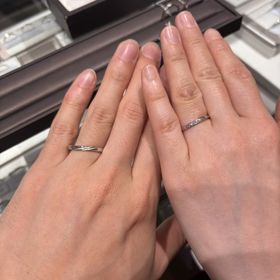 【アイプリモ(I-PRIMO)の口コミ】 男性の指輪の方は、ユリシーズでマット加工が施されていて、細かくて繊細…