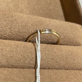 【Honey Bride(ハニーブライド)】の口コミ プラチナとゴールドがシンプルに混ざっているこのデザインが珍しくて気に入...