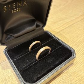 【SIENAROSE(シエナロゼ)の口コミ】 各月に由来した木の木目が特徴的。誕生月で選んでもいいし、私達は気に入…