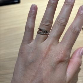 【ENUOVE(イノーヴェ)の口コミ】 デザイン選びからスタッフさんが丁寧に対応してくださいました。婚約指輪…