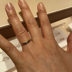 【ブルガリ(BVLGARI)の口コミ】 V字のデザインがアクセントになっています。ダイヤモンドがついていないで…