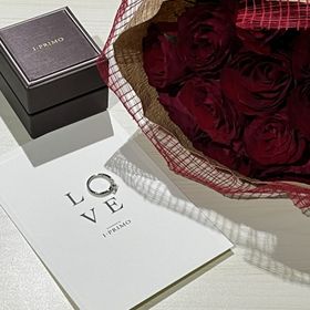 【アイプリモ(I-PRIMO)の口コミ】 彼女の指が細いので、太くないデザインの指輪にしました。またねじれがデ…