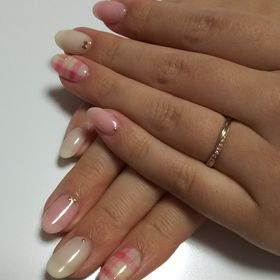 【Oath(オアス)】の口コミ 細めのリングを中心に探していました。リングの中心にダイヤが入っているこ...