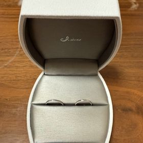【I's stone(アイズストーン)の口コミ】 シンプルで良いデザインに惹かれた。
誕生石も入れることができたし、指輪…