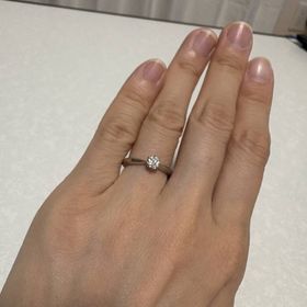 【銀座ダイヤモンドシライシの口コミ】 ダイヤモンドの輝きが素敵で、こだわり抜いただけあって光が当たると眩し…