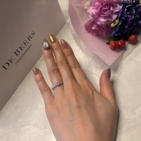 【デビアス(DE BEERS)の口コミ】 cutのpolish、symmetryともにexcellentであること、
colourはDと品質も良…