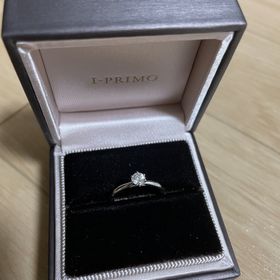 【アイプリモ(I-PRIMO)の口コミ】 指輪のデザインは大変シンプルで結婚指輪と重ねてもどの指輪でも似合うと…