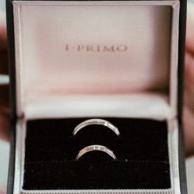 【アイプリモ(I-PRIMO)の口コミ】 シンプルなデザインなものの、少しデザインが入っていてダイヤがついてい…