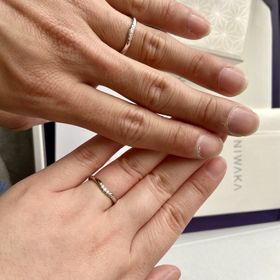 【俄(にわか)の口コミ】 白鈴というネーミングの指輪を購入いたしました。V字のデザインで、ダイヤ…