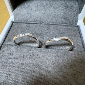 【TOWA(永遠)の口コミ】 表面仕上げと形状が特徴的なデザインで、シンプル過ぎず長く着けていても…