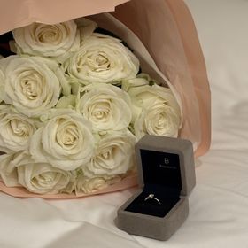 【BRILLIANCE+(ブリリアンスプラス)の口コミ】 ねじれた形状と派手すぎず小さすぎずないダイヤモンドで選びました。
海外…