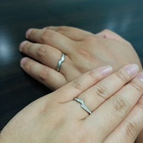 【俄(にわか)の口コミ】 デザインが独特できれいです
捻っている感じの曲線があるデザインを探して…