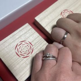 【出雲結(いずもゆい)の口コミ】 ピンクゴールドのラインで赤い糸を表現しているデザインがとても気に入り…