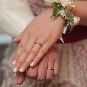 【ラザール ダイヤモンド(LAZARE DIAMOND)の口コミ】 極力シンプルなものがいいなと思っていたので、こちらにしました。こちら…