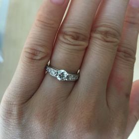 【ラザール ダイヤモンド(LAZARE DIAMOND)の口コミ】 せっかく頂く一生に一度の婚約指輪なので、ダイヤモンドがしっかり輝く物…