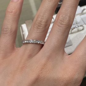 【アイプリモ(I-PRIMO)の口コミ】 キラキラとダイヤモンドが輝くエタニティリングを試着しました。プラチナ…