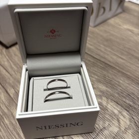 【NIESSING(ニーシング)の口コミ】 シンプルで。飽きが来ないデザインで気に入りました。
店舗内で、複数の指…