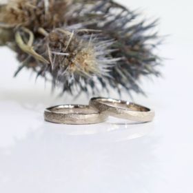 【鶴(mikoto)】の口コミ 錆加工の鎚目模様という、少し変わったデザインが素敵だと思い購入しました...