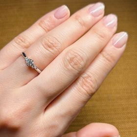 【ラザール ダイヤモンド(LAZARE DIAMOND)の口コミ】 ダイヤモンドの輝きが強く、0.2カラットでもそれ以上の存在感があります。…