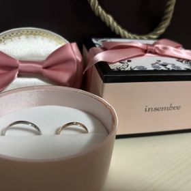 【insembre(インセンブレ)の口コミ】 シンプルですが着けたら華やかになります。
シルバーは上品な雰囲気を演出…