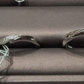 【アイプリモ(I-PRIMO)の口コミ】 I-PRIMOの結婚指輪を試着しました。ウェーブのデザインが指に優しくフィッ…