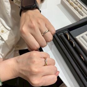 【鶴(mikoto)の口コミ】 コンビの指輪を探していて鶴のギメルリングに辿り着きました。
あまりない…