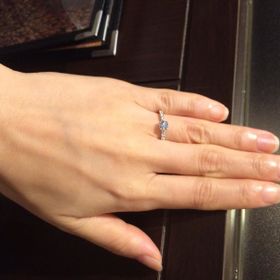 【TASAKI(タサキ)の口コミ】 実際に店舗でいろいろと試着して決めていきました。好きなデザインでも自…