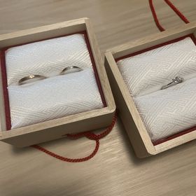 【TOMOE(トモエ)の口コミ】 リングは美しくて軽く、着け心地も本当に快適です。春の川に咲く桜の花を…