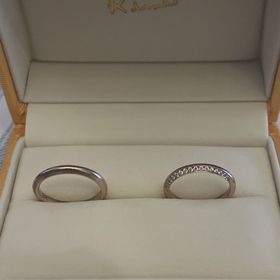 【ケイウノ ブライダル(K.UNO BRIDAL)の口コミ】 私たちはピンクゴールドを選びました。
日本人の肌色に馴染みやすいお色味…