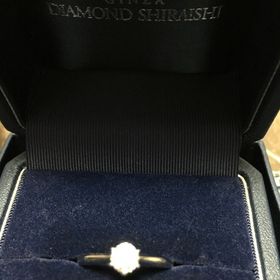 【銀座ダイヤモンドシライシの口コミ】 初めて指輪を見に行きましたので何もわからない状態でした。
色々なタイプ…