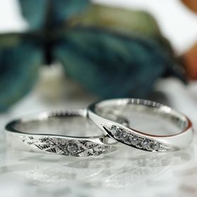 【Antille(アンティール)の口コミ】 指輪のデザインはシンプルで毎日付けやすいようにしました。ダイヤモンド…