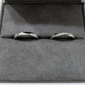 【Foulason(フレゾン)の口コミ】 女性用の指輪は派手過ぎずシンプル過ぎず程よいデザインで、日常的に使い…