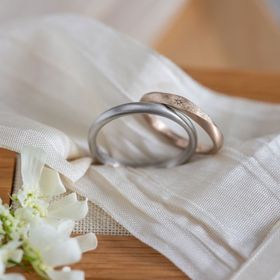 【Cayof(カヨフ)の口コミ】 素材をはじめ、ベースとなるデザインやテクスチャー、石の配置、指輪の太…