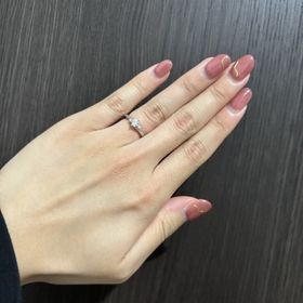 【アイプリモ(I-PRIMO)の口コミ】 シンプルで、カーブがとても穏やかに見せてくれるような指輪で、キッチリ…